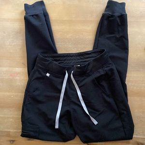 Black figs jogger scrubs
